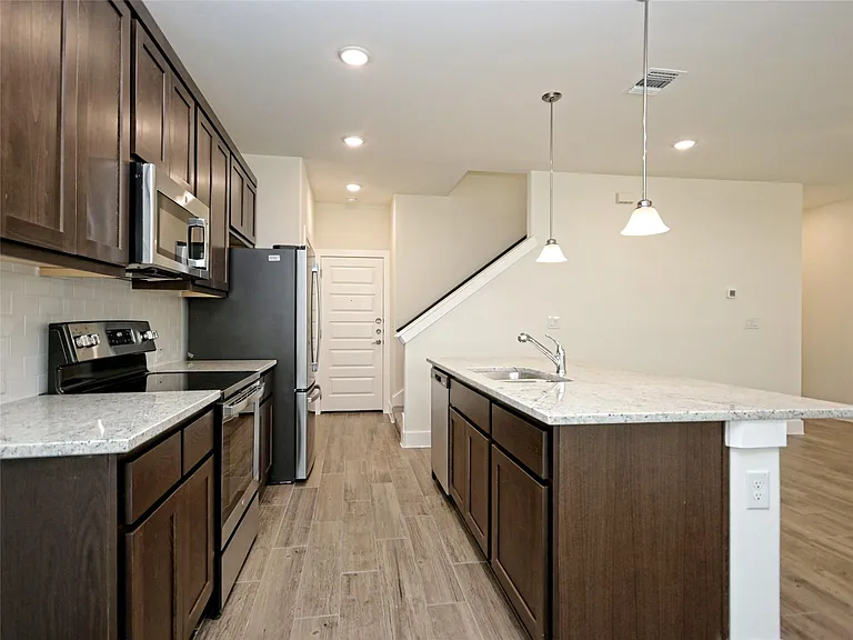 415 Parkline Dr — Photo 6