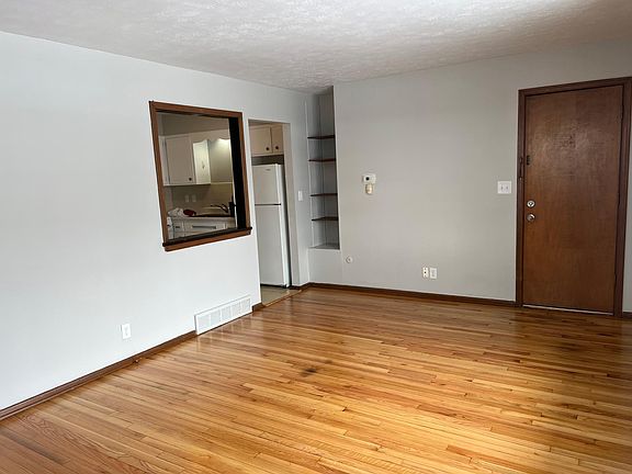 4th image of 2404 Eggleston Ct APT A