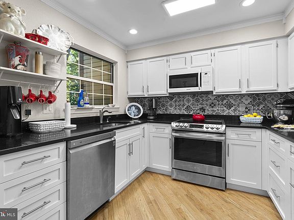 4th image of 1647 Hugo Cir