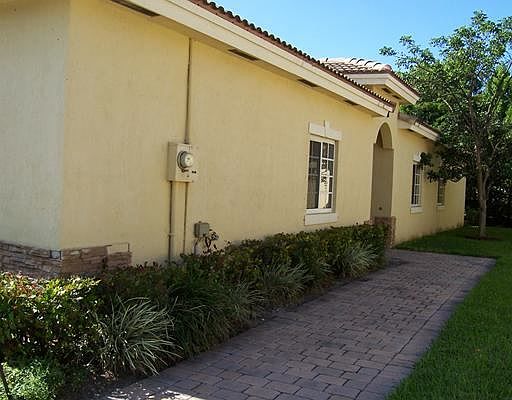 3rd image of 3295 NE 11th Dr