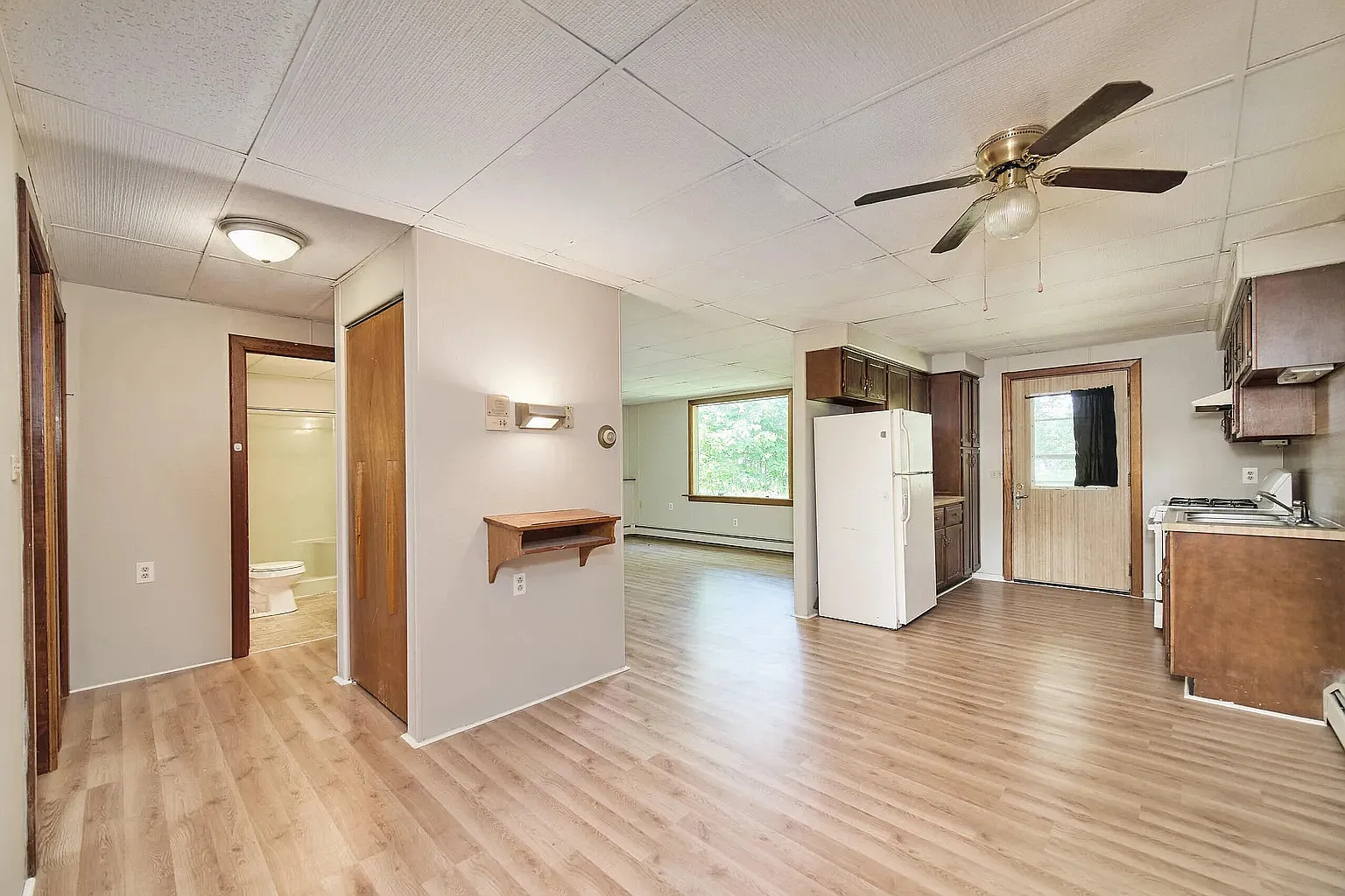 2 bed, 1000 sqft, $1,350 — Photo 3