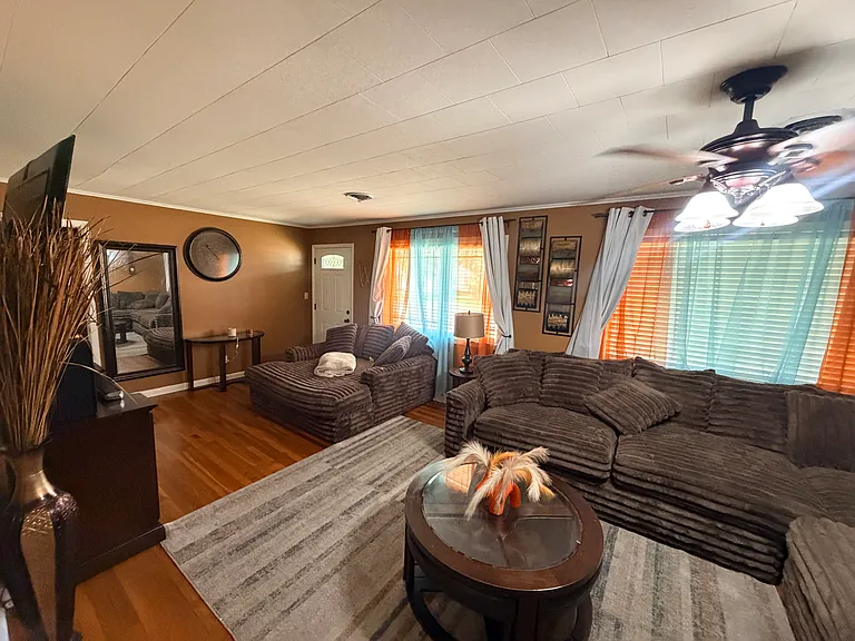 2014 Country Club Dr — Photo 4