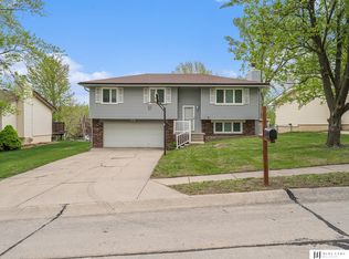 2302 Scarborough Dr, Bellevue, NE 68123