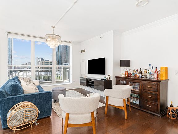3rd image of 600 N Dearborn St APT 602