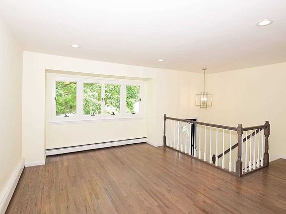4th image of 144 Barton Ln