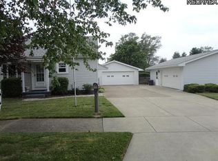 1042 Grant Ave NW, New Philadelphia, OH 44663
