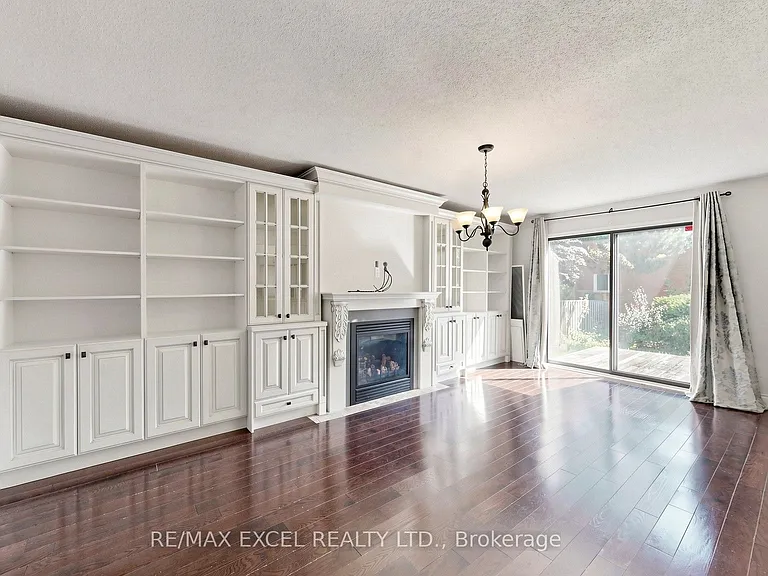 21 Mary Gapper Cres — Photo 4
