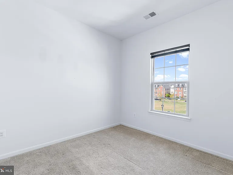5365 S Center Dr — Photo 32
