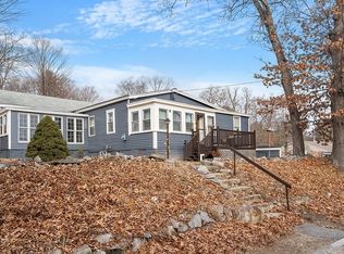 228 Lakeview Ave, Tyngsboro, MA 01879