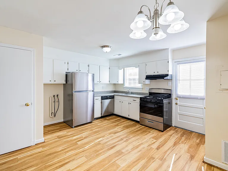 Meadowbrook Apartments — Photo 8