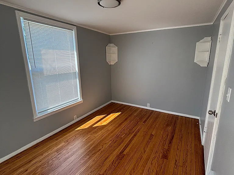 1738 Erie St S #1 — Photo 7
