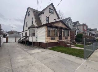 4315 164th St, Flushing, NY 11358