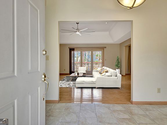 5th image of 315 Legacy Ln