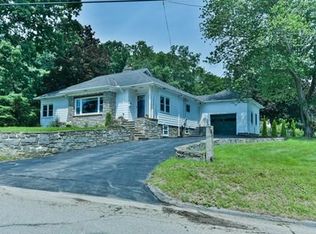 4 Fairview Ave, Dudley, MA 01571