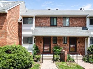 6 Danforth Ln, West Hartford, CT 06110