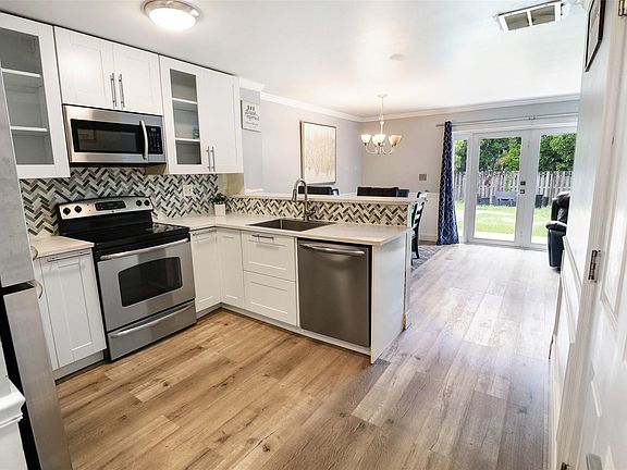 4th image of 3671 NW 91st Avenue