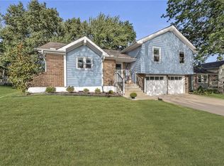 1202 SW Walnut St, Lees Summit, MO 64081