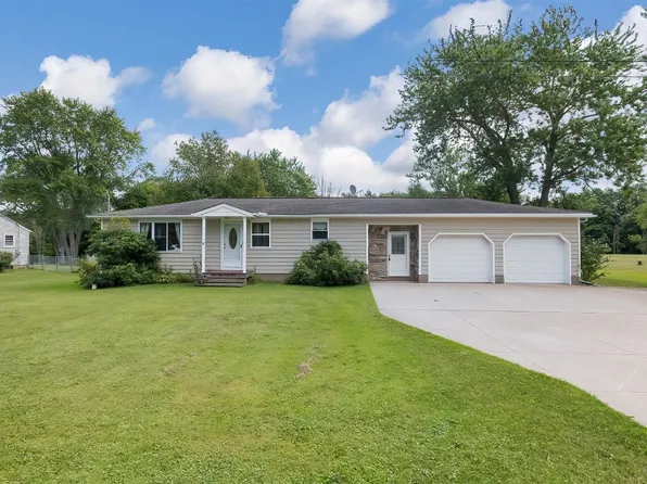 8897 Horseshoe Dr, Erie, PA 16510