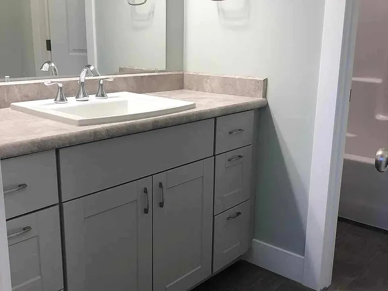 645 SE Reed Market Rd #B — Photo 7