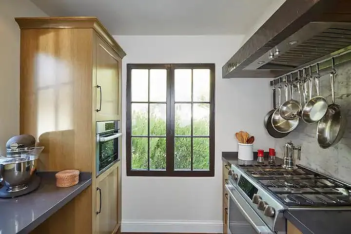 1685 N Hill Ave — Photo 14