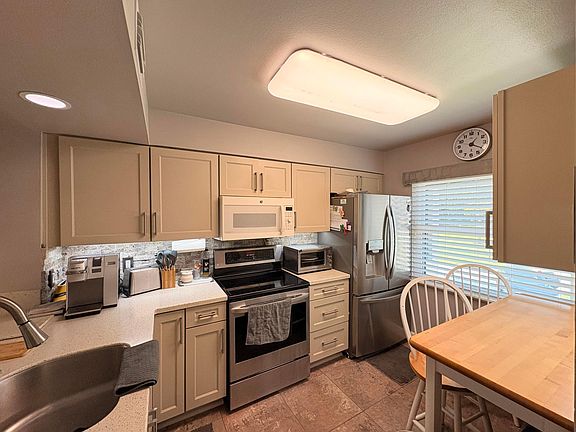 5th image of 3211 Westridge Boulevard #202