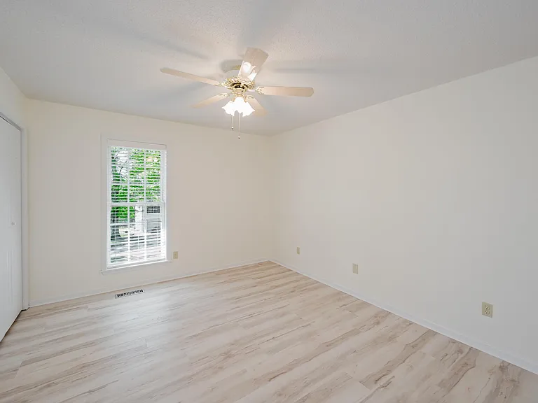 1828 Jacobs Ln — Photo 28