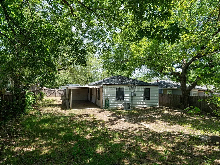631 N Mount Carmel St — Photo 36
