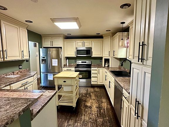 3rd image of 416 Right Penhook Rd