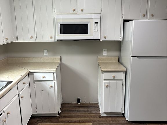 2nd image of 1004 Rachels Square Dr