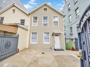 735 E 216th St, Bronx, NY 10467