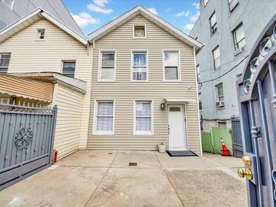 735 E 216th Street, Bronx, NY, 10467