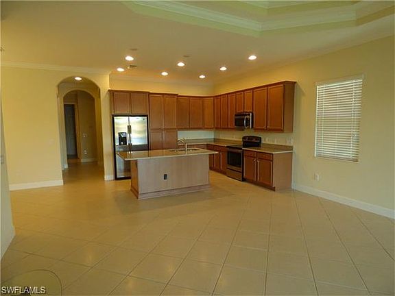 3rd image of 9140 Isla Bella Cir