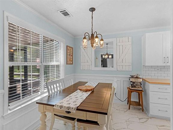 3rd image of 373 McCart Rd
