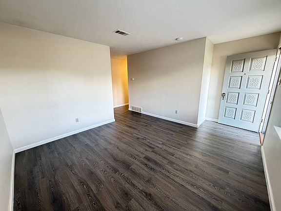 5th image of 2004 Glenwick Ln