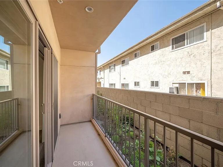 14526 Hartland St #307 — Photo 13