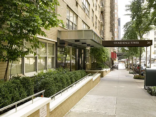 Rented by Stonehenge NYC LLC | media 31