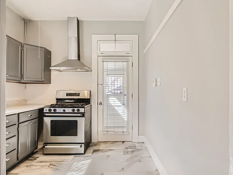 445 N Washington St — Photo 15