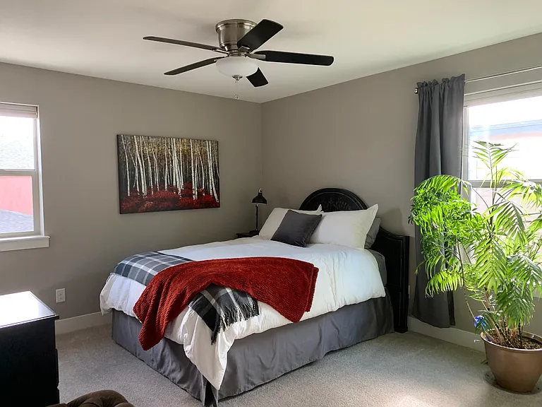 Guest bedroom