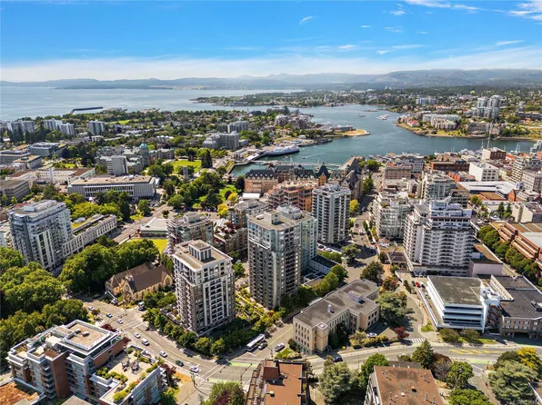 751 Fairfield Rd #2001, Victoria, BC V8W 4A4