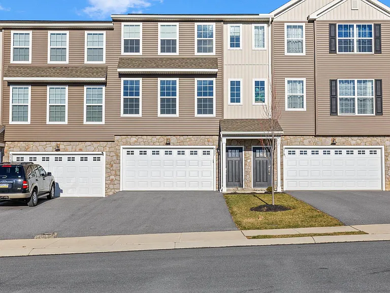 577 Brook Shire Ct — Photo 1