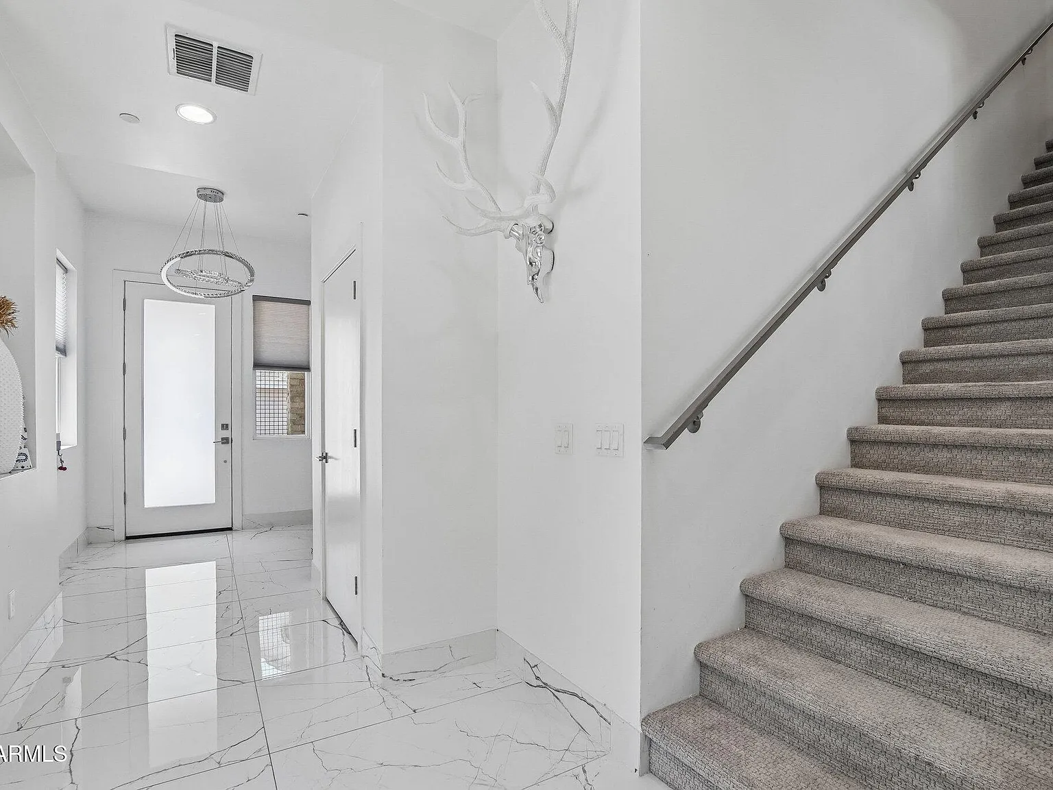 4 bed, 2.5 bath, 2196 sqft, $5,000 — Photo 3