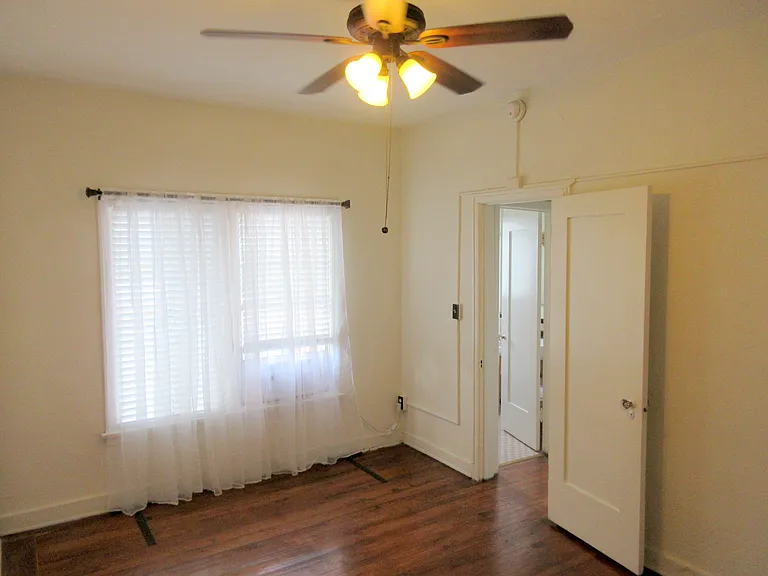 654 S Detroit St #401 — Photo 12