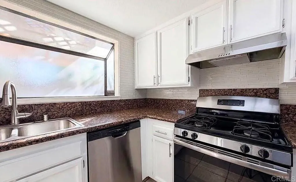 4 bed, 2.0 bath, 111 sqft, $2,000 — Photo 2