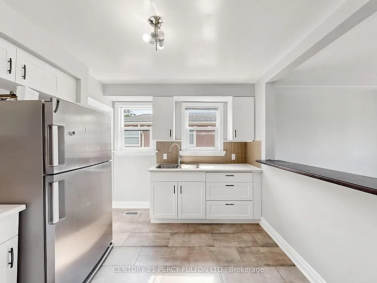 25 Kenwood Cres — Photo 9