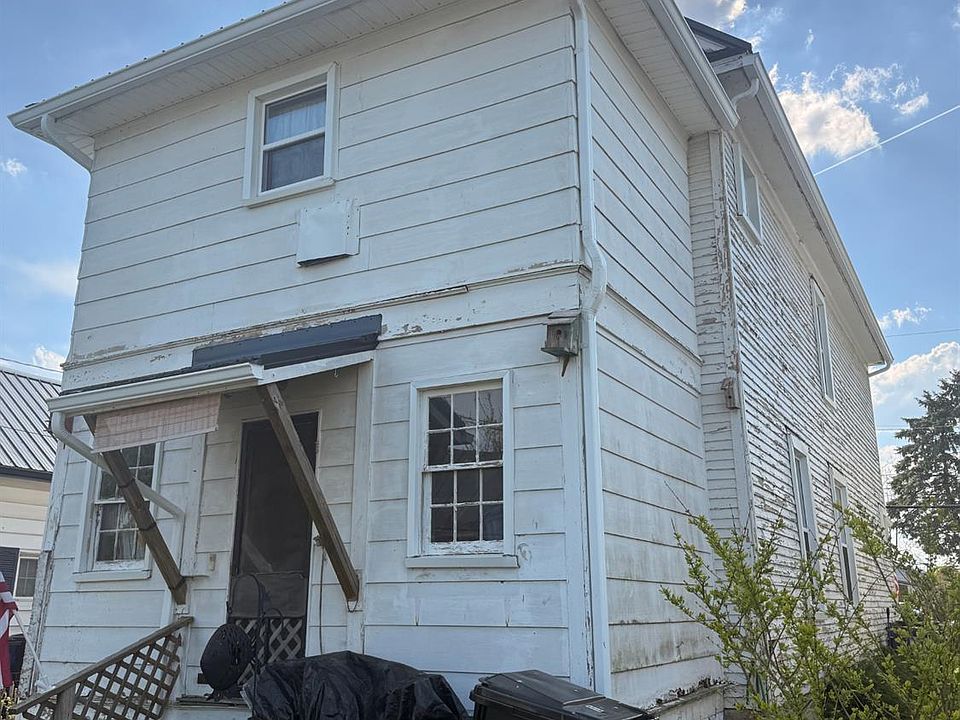 2nd image of 338 N Spring St