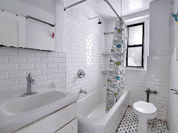 5th image of 831 Gerard Ave APT 2B