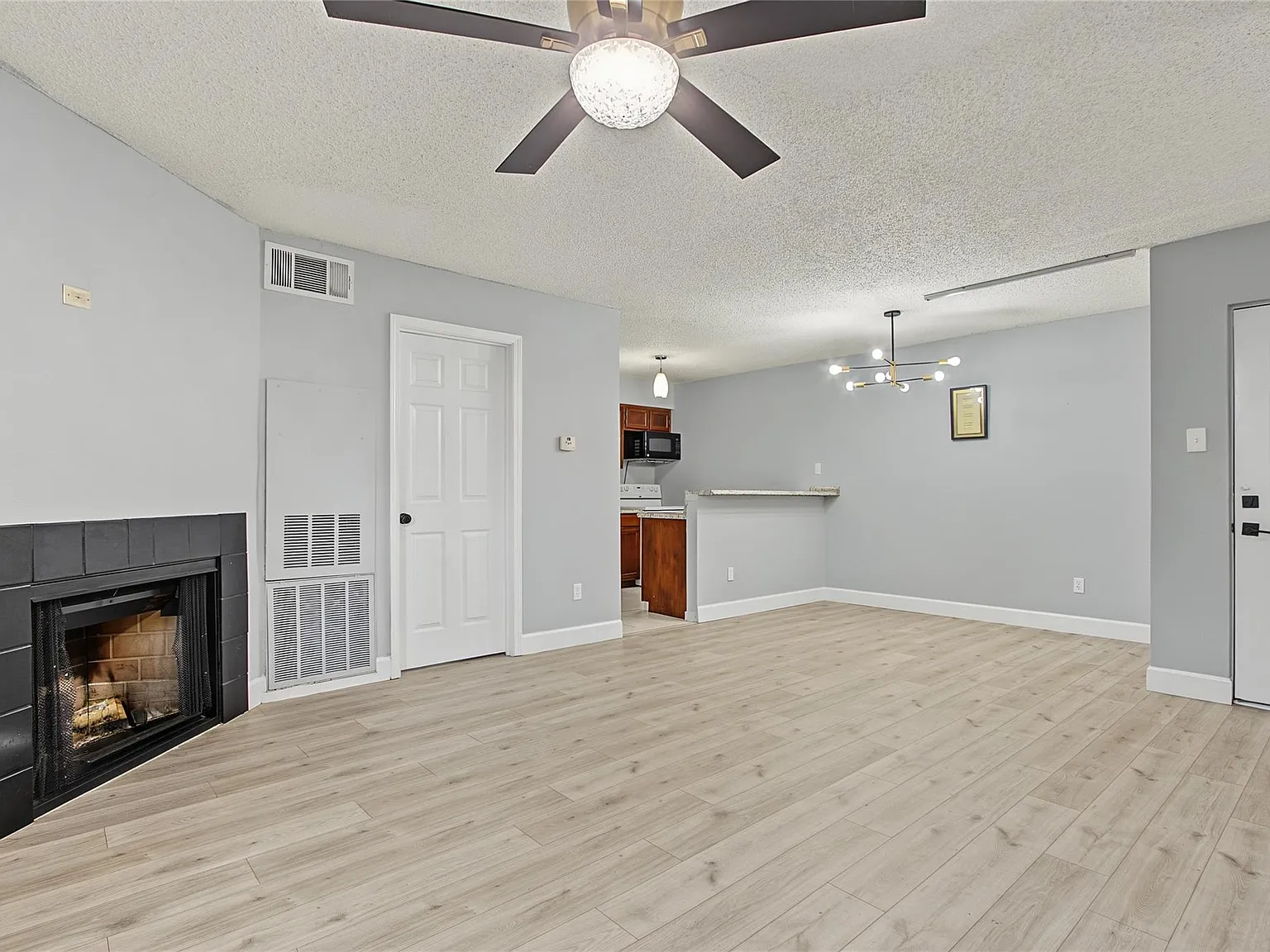 2 bed, 2.0 bath, 989 sqft, $1,500 — Photo 4