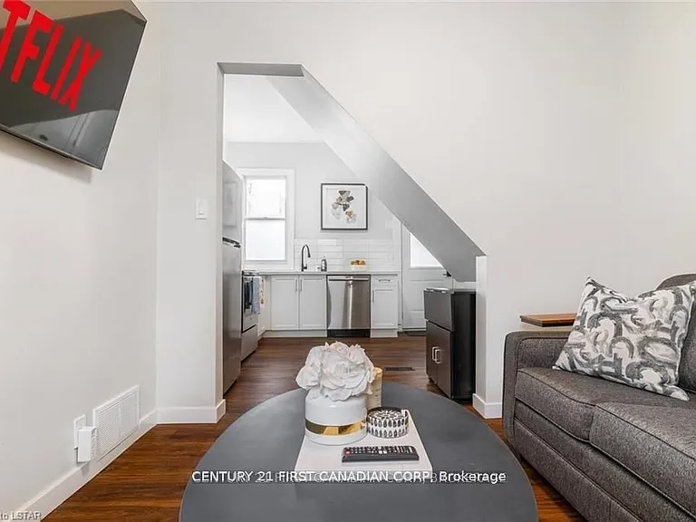 43 Josephine St #3 — Photo 3