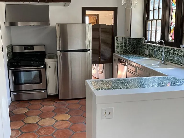 400 S Citrus Ave — Photo 18