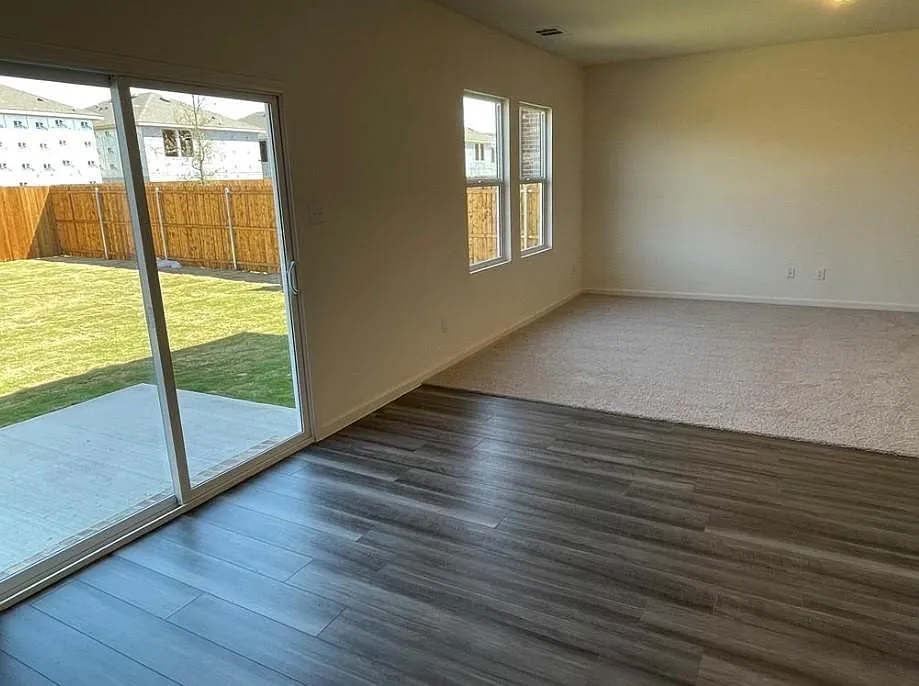 3 bed, 2.5 bath, 1826 sqft, $1,995 — Photo 1